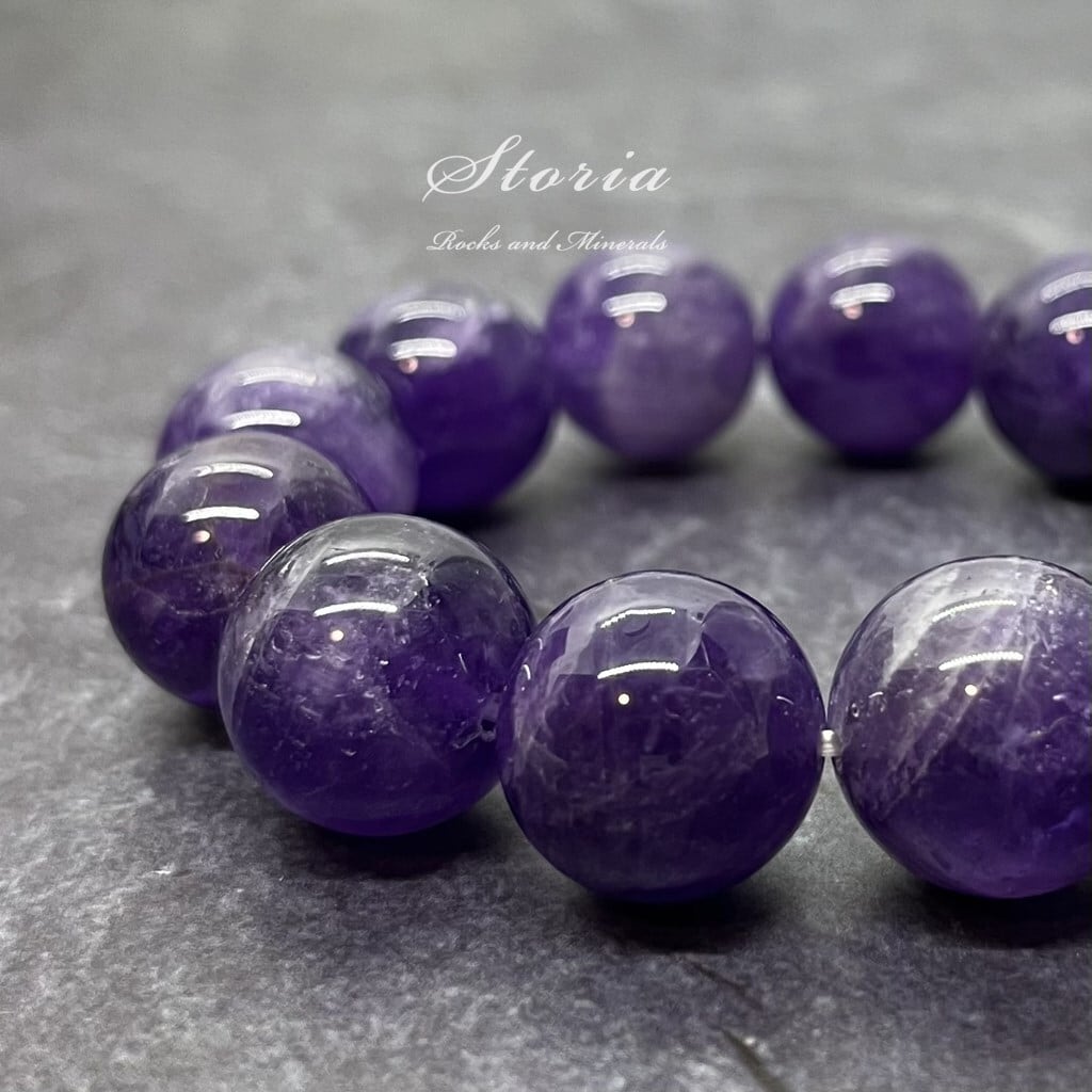 ザンビア産の大玉アメジスト