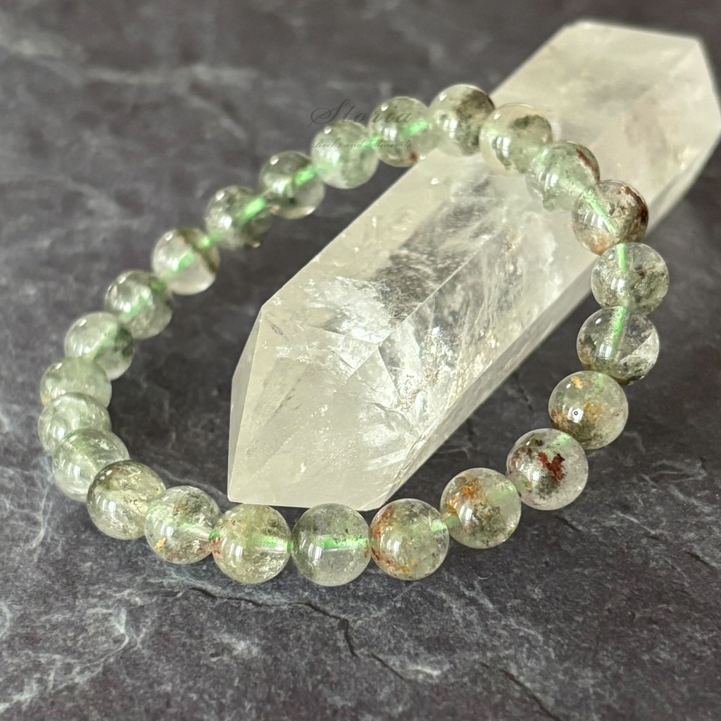 お客様から一番お問い合わせが多いのがこちらのクローライト入り 水晶